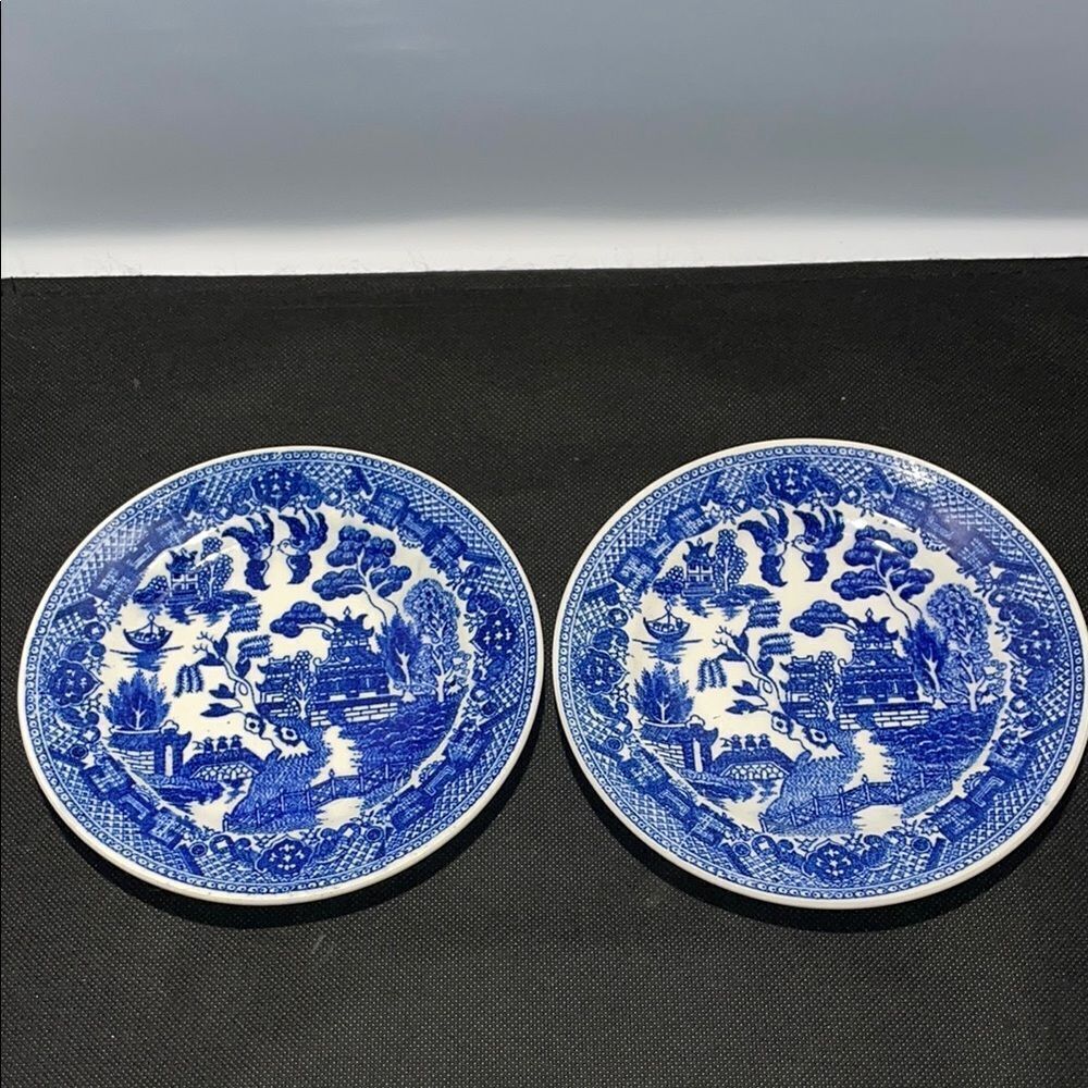 Blue and White Porcelain Dinnerware with Intricate Pattern